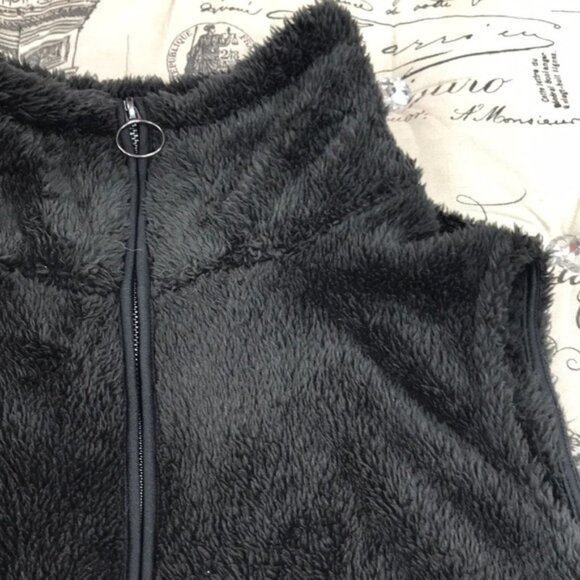 Bobeau Cozy Faux Shearling Vest - Picture 9 of 9